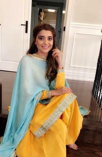 Nimrat Khaira feet photo thumbnail