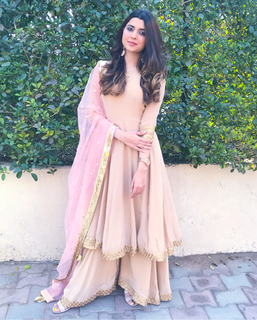 Nimrat Khaira feet photo thumbnail
