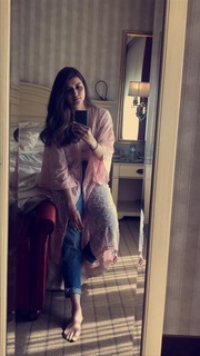 Nimrat Khaira feet photo thumbnail