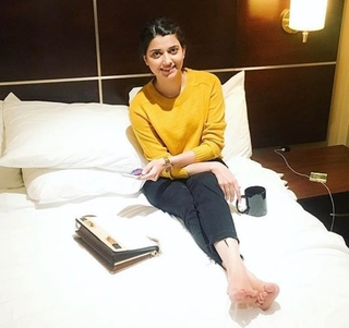 Nimrat Khaira feet photo thumbnail