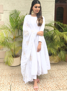 Nimrat Khaira feet photo thumbnail