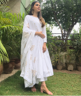 Nimrat Khaira feet photo thumbnail