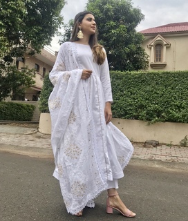 Nimrat Khaira feet photo thumbnail