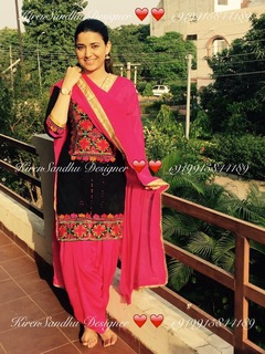 Nimrat Khaira feet photo thumbnail