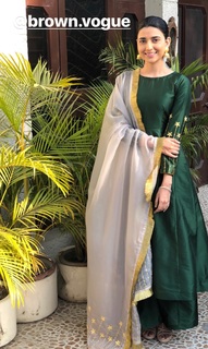 Nimrat Khaira feet photo thumbnail