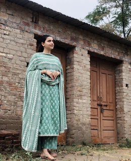 Nimrat Khaira feet photo thumbnail