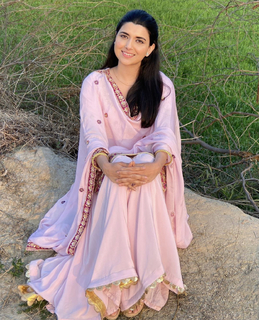 Nimrat Khaira feet photo thumbnail