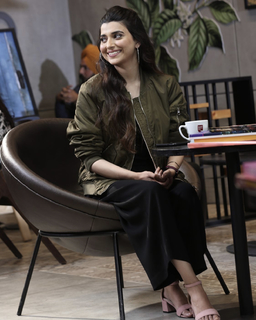 Nimrat Khaira feet photo thumbnail