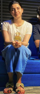 Nimrat Khaira feet photo thumbnail