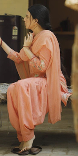 Nimrat Khaira feet photo thumbnail