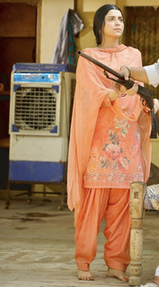 Nimrat Khaira feet photo thumbnail