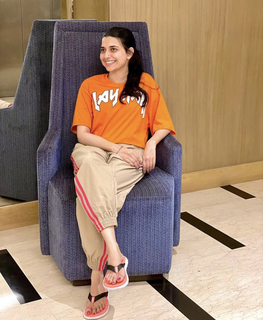 Nimrat Khaira feet photo thumbnail