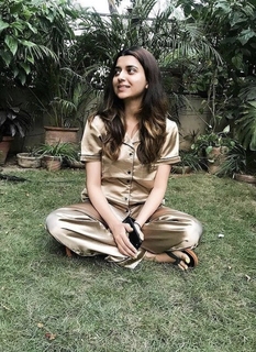 Nimrat Khaira feet photo thumbnail