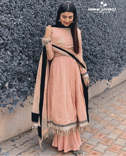 Nimrat Khaira feet photo thumbnail