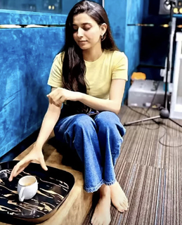 Nimrat Khaira feet photo thumbnail