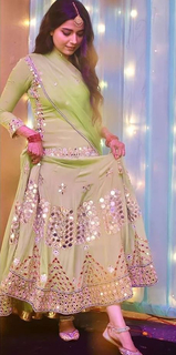 Nimrat Khaira feet photo thumbnail