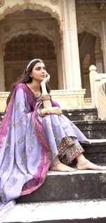 Nimrat Khaira feet photo thumbnail