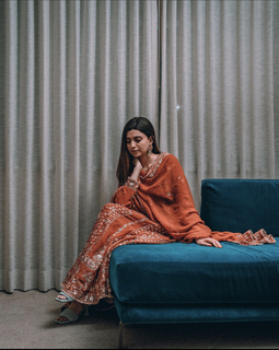 Nimrat Khaira feet photo thumbnail