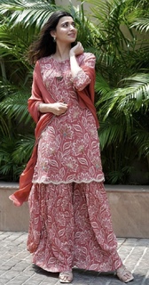 Nimrat Khaira feet photo thumbnail