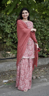 Nimrat Khaira feet photo thumbnail