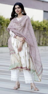 Nimrat Khaira feet photo thumbnail