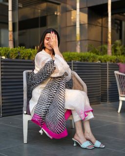 Nimrat Khaira feet photo thumbnail