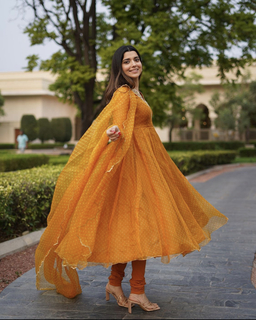 Nimrat Khaira feet photo thumbnail