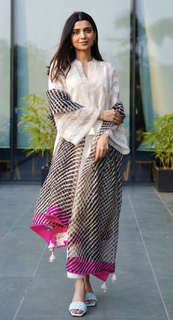 Nimrat Khaira feet photo thumbnail