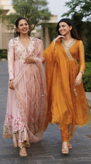 Nimrat Khaira feet photo thumbnail