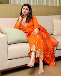 Nimrat Khaira feet photo thumbnail