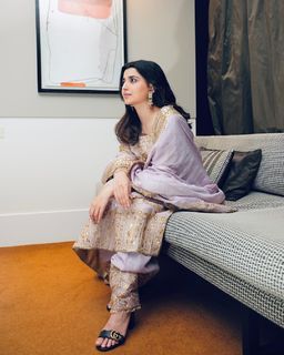 Nimrat Khaira feet photo thumbnail