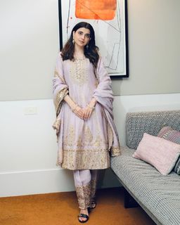 Nimrat Khaira feet photo thumbnail
