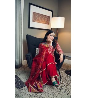 Nimrat Khaira feet photo thumbnail