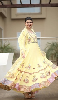 Nimrat Khaira feet photo thumbnail