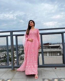 Nimrat Khaira feet photo thumbnail