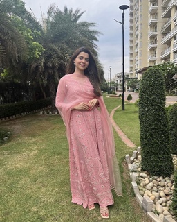 Nimrat Khaira feet photo thumbnail