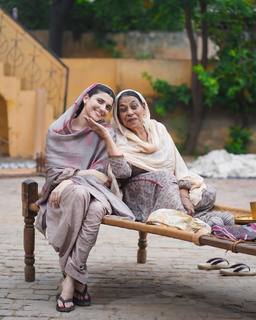 Nimrat Khaira feet photo thumbnail