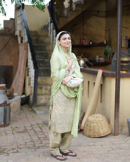 Nimrat Khaira feet photo thumbnail