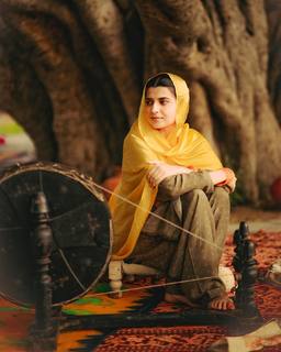 Nimrat Khaira feet photo thumbnail