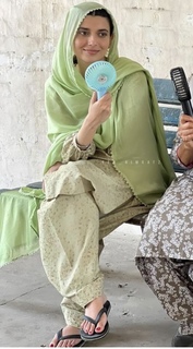 Nimrat Khaira feet photo thumbnail