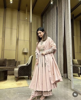 Nimrat Khaira feet photo thumbnail