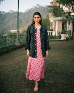 Nimrat Khaira feet photo thumbnail
