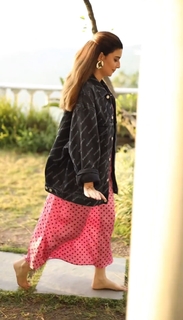 Nimrat Khaira feet photo thumbnail