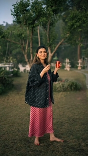 Nimrat Khaira feet photo thumbnail