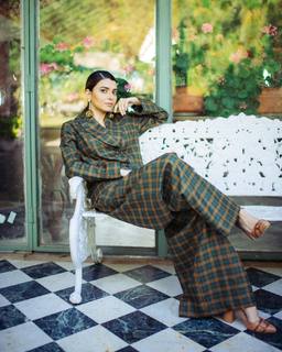 Nimrat Khaira feet photo thumbnail