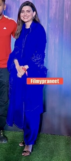 Nimrat Khaira feet photo thumbnail