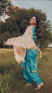 Nimrat Khaira feet photo thumbnail