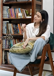 Nimrat Khaira feet photo thumbnail