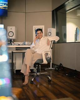 Nimrat Khaira feet photo thumbnail