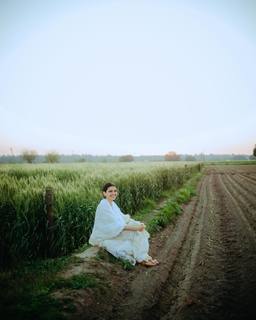 Nimrat Khaira feet photo thumbnail